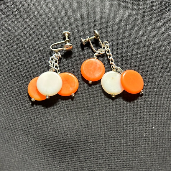 VTG Silver Plastic White and Orange Dangle screw back earrings. 60s Vibes!! - Picture 5 of 5